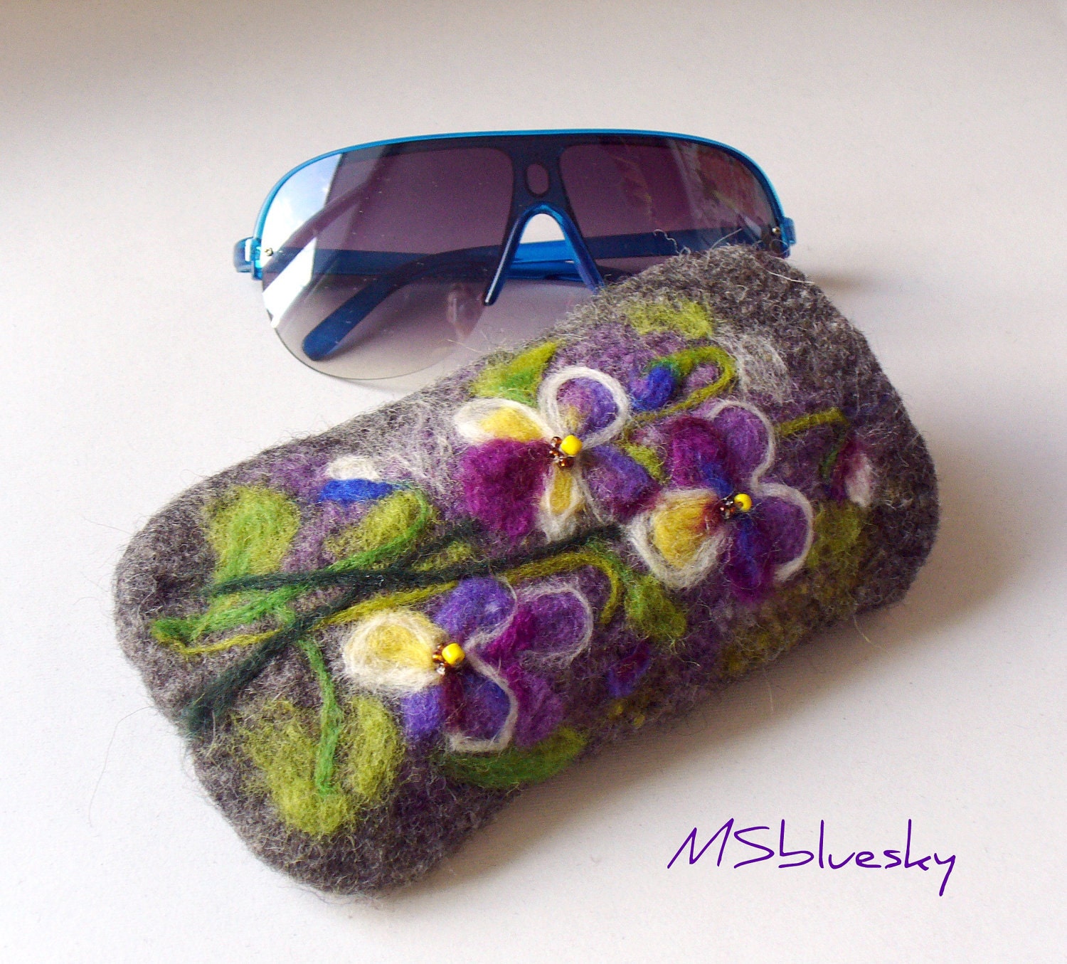 Eye glass holder Felt eyeglass cases, Felt patterns, Eyeglass case