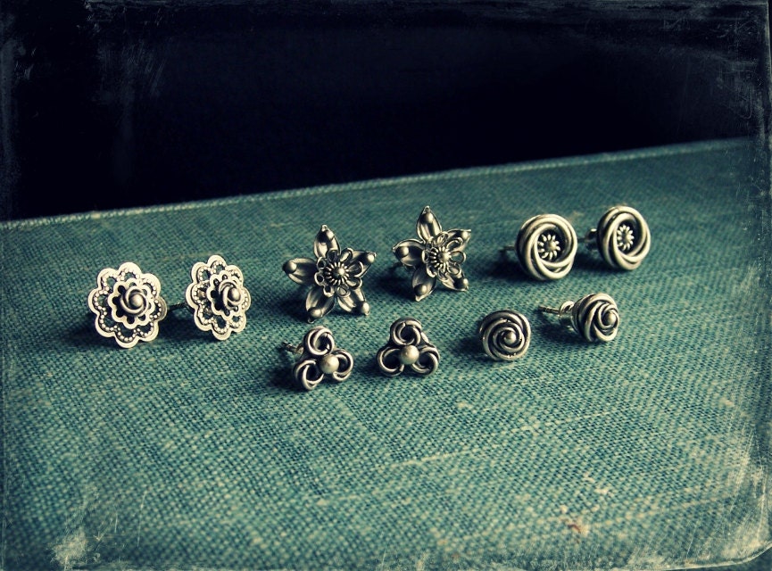 Flower stud earring, sterling silver flower earrings, flower earring stud, oxidized earrings, post earring, sterling silver earrings