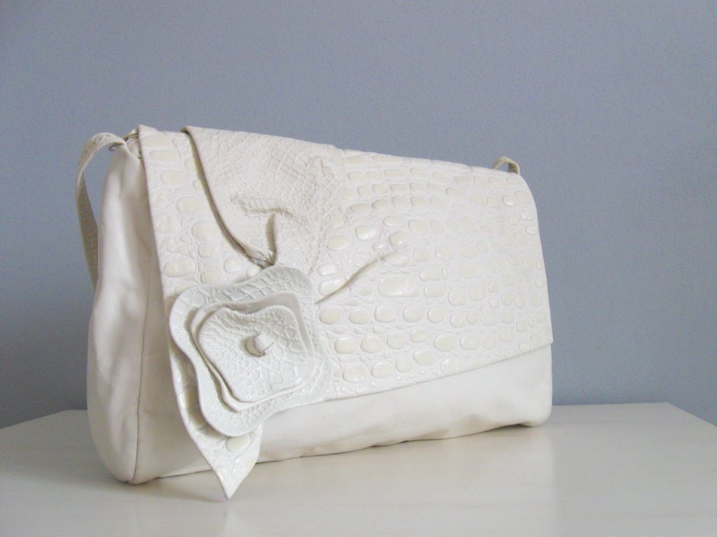 70s leather bag / Ivory Leather Clutch / Shoulder purse with a textured rosette