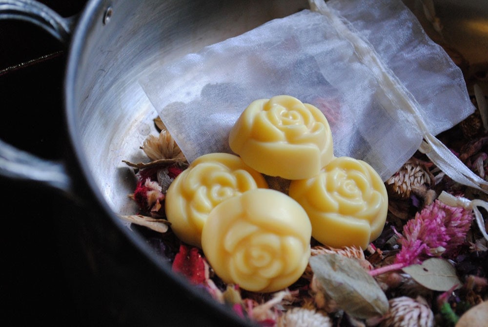 75 Wedding/Bridal Shower Favors - (2) Soy Candle Tarts (75) organza bags- Floral - Victorian  Yellow