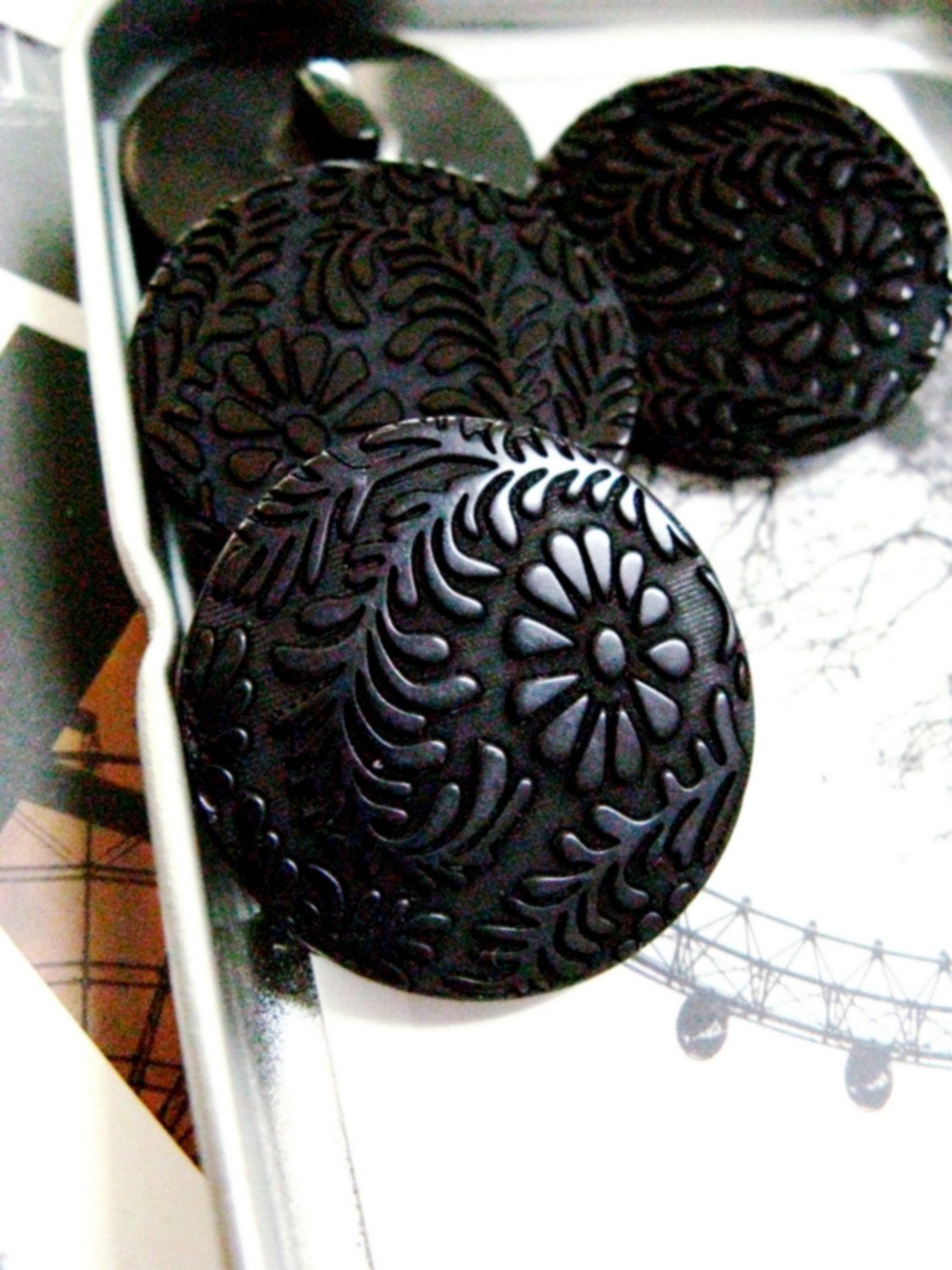 Gorgeous Relief Fern and Flower Pattern Black Plastic Buttons.self shank. 1.10 inch. 10 pcs - Lyanwood