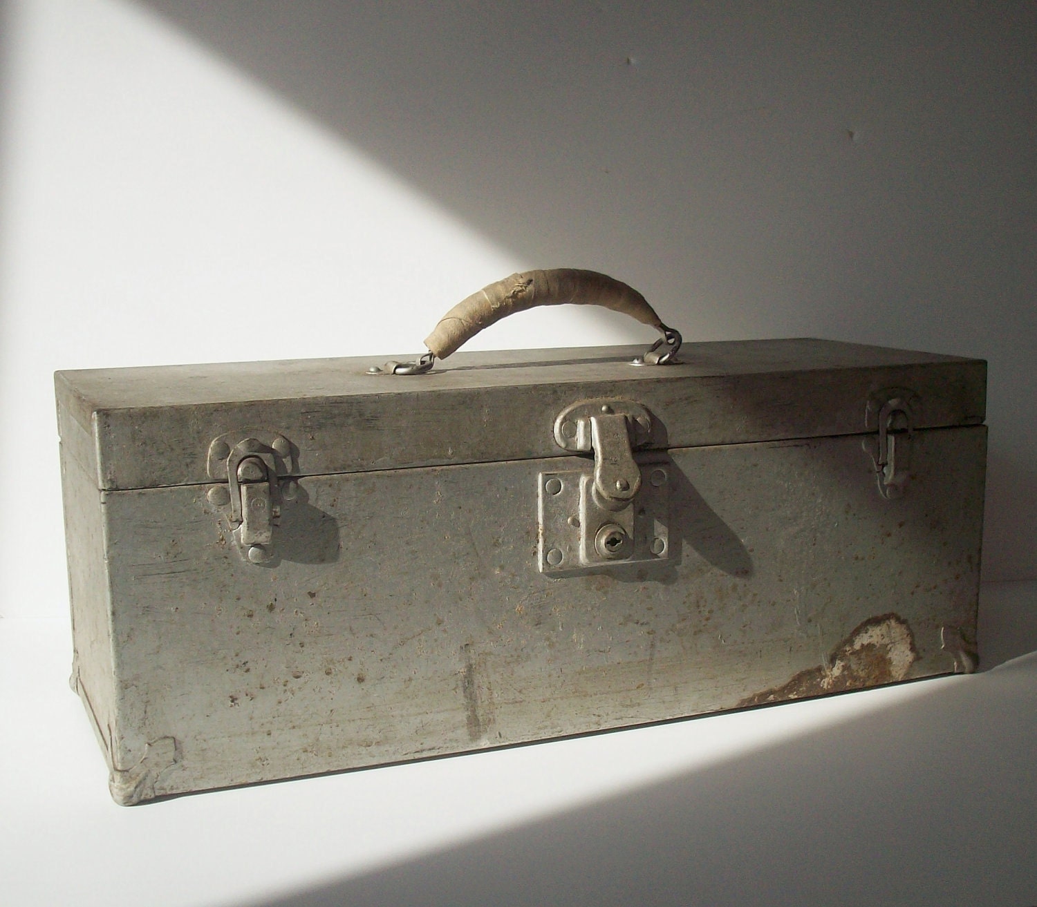 Vintage Metal Tool Box with Handle / Distressed / Silver Gray