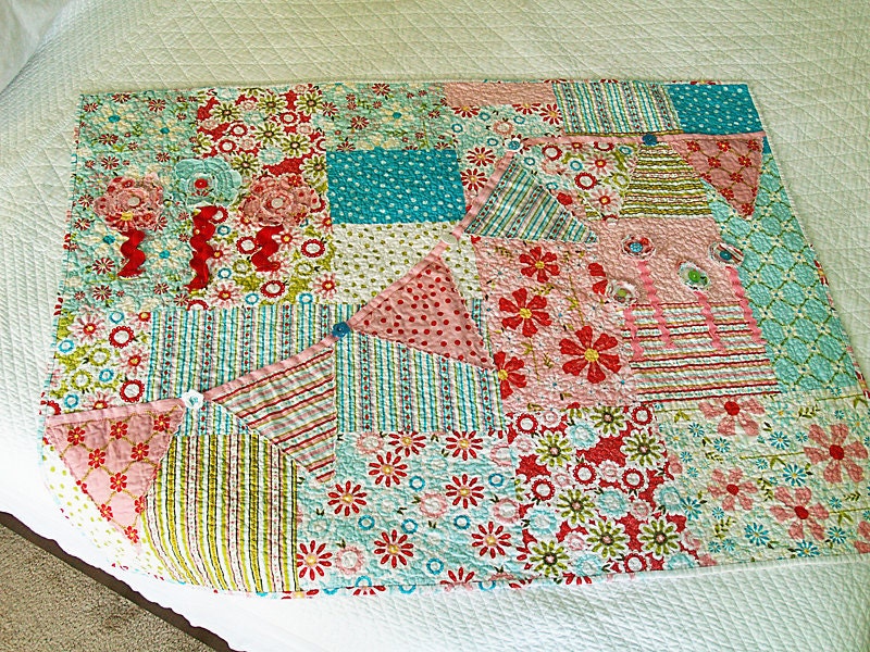Sweet Divinity Bunting Flower Quilt for your little girl - FREE SHIPPING