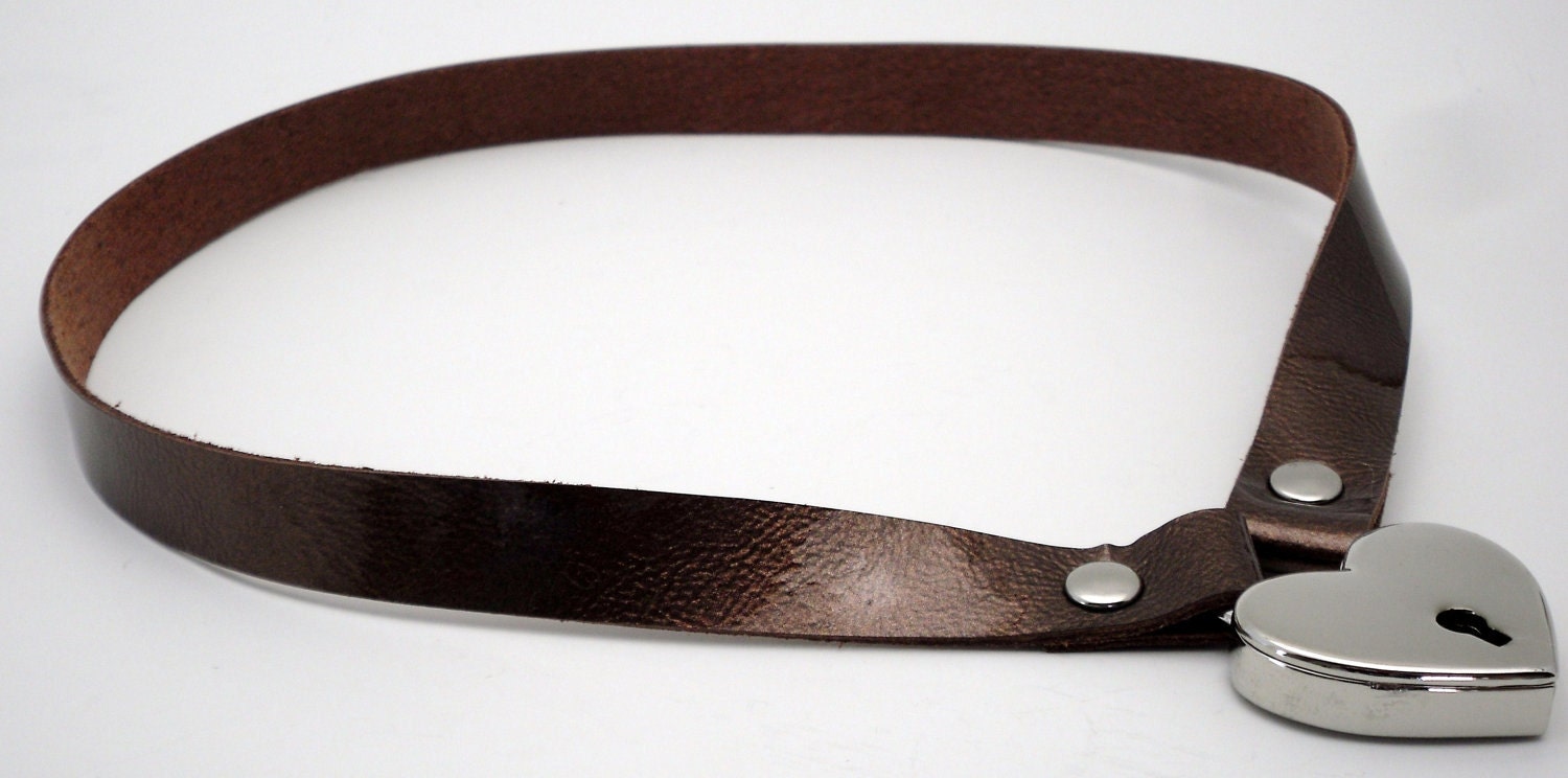 Simple Patent Leather Submissive Collar with Locking Heart - Free US Shipping