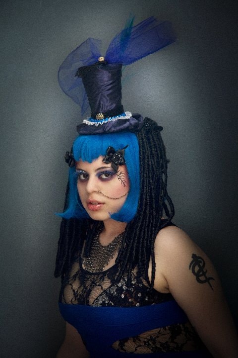 Beauty Blue mini top hat extra tall