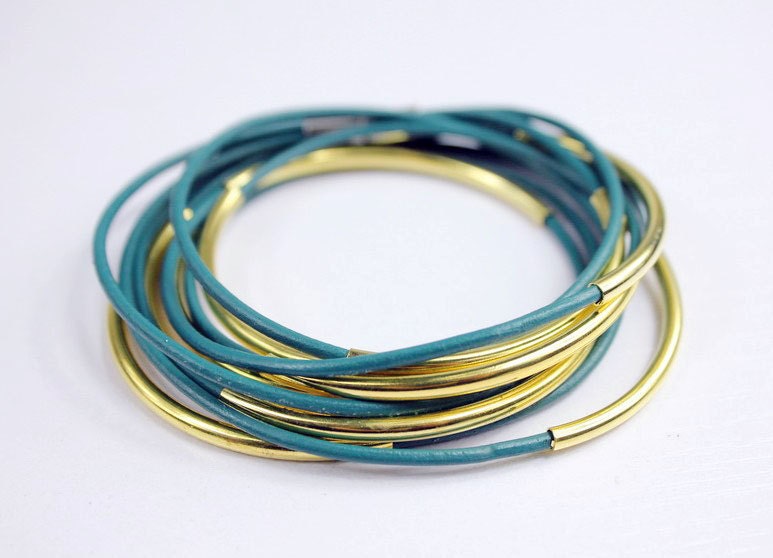 Teal leather bracelet threaded gold tube and magnetic clasp z440