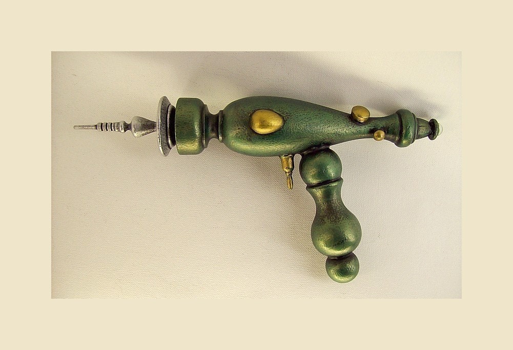 Retro Ray Gun Green Mark IV Phase Pistol Full Life Size Prop Classic Science Fiction Wood Replica