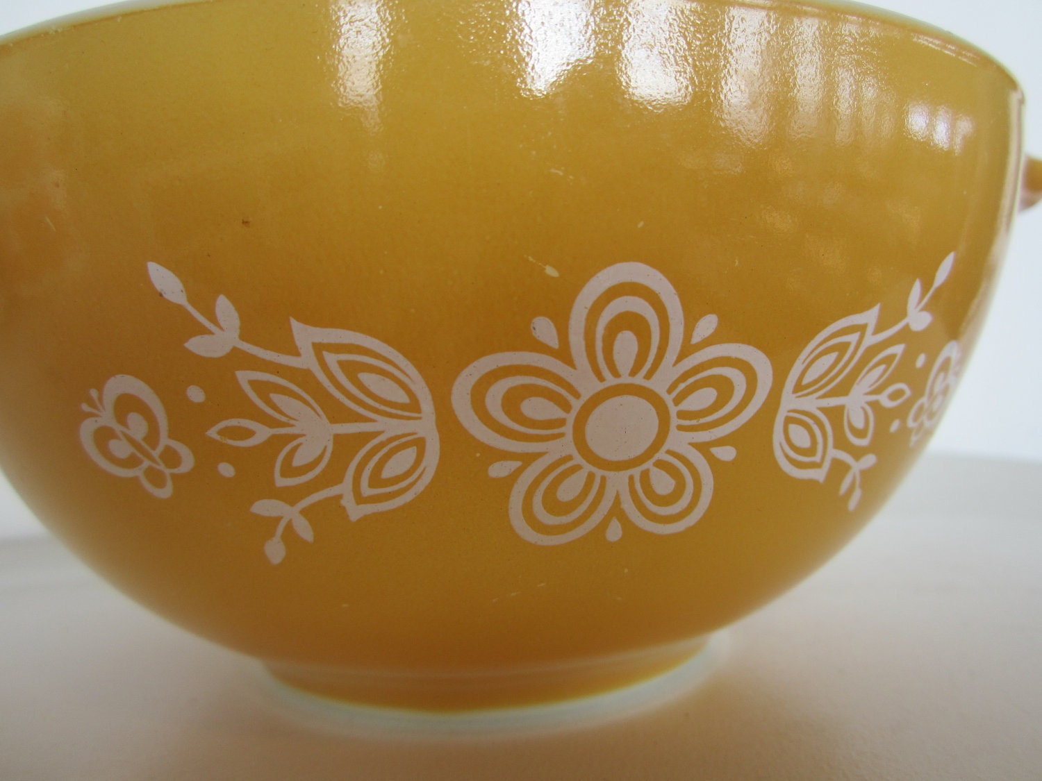 Mustard yellow vintage pyrex mixing bowl