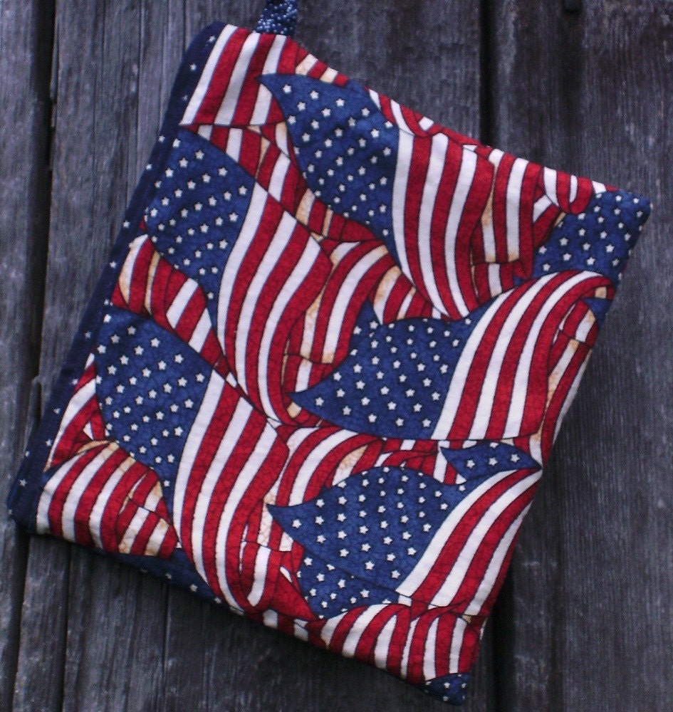 Bag wristlet in patriotic colors