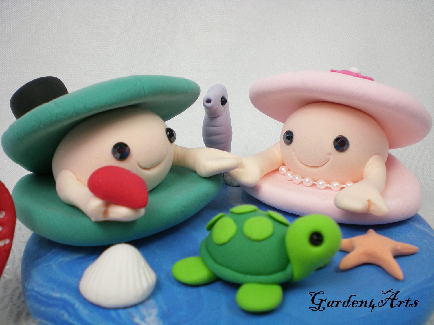 Customise Happy Clam Love Wedding Cake Topper with Ocean Theme Base for Summer Beach Wedding