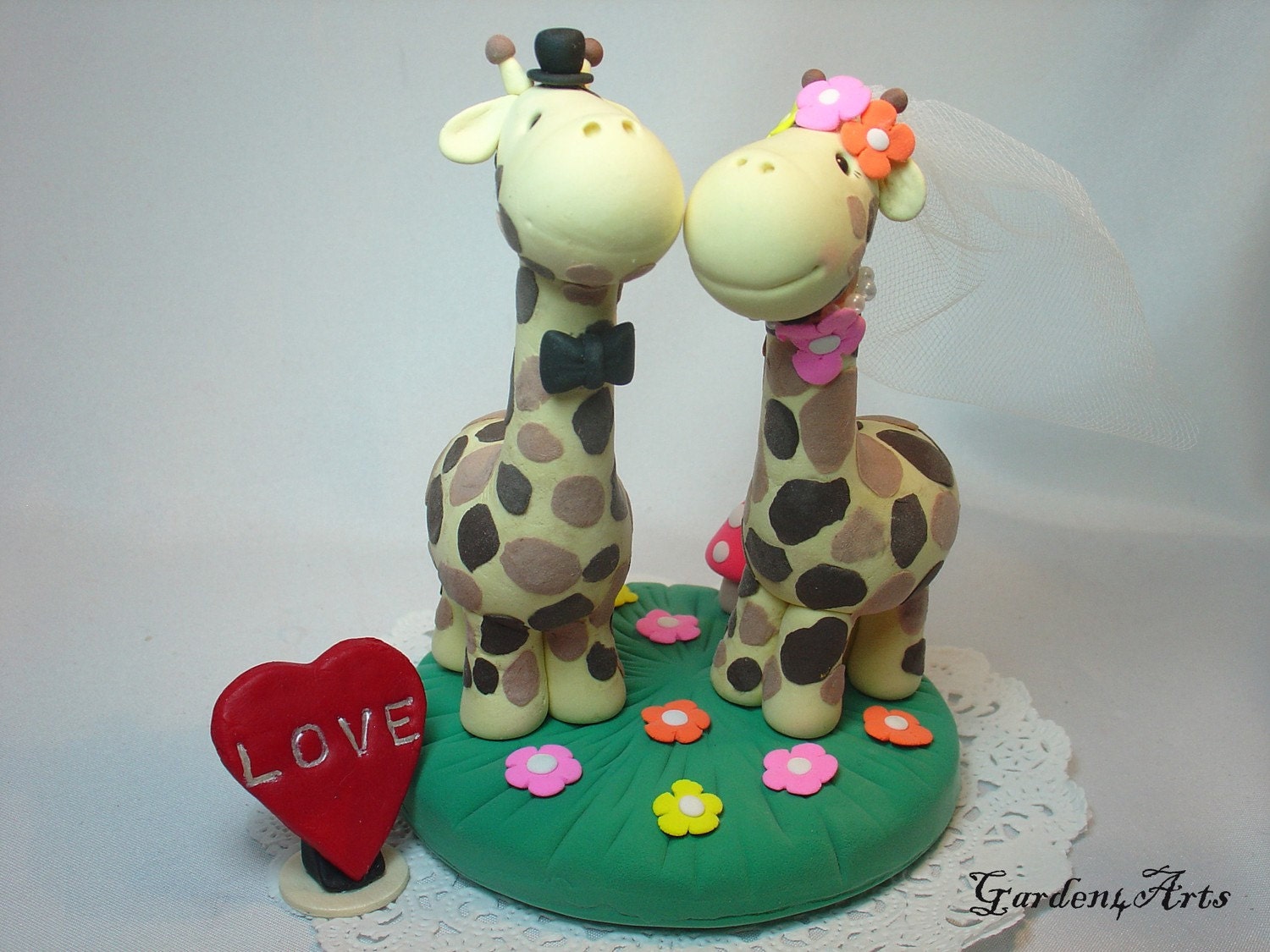 Giraffes Love Cake