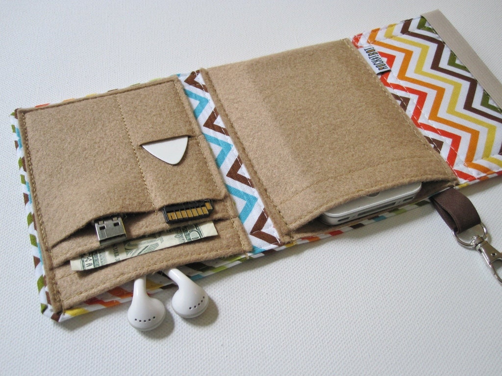 Nerd Herder gadget wallet in Chevron for iPod, Android, iPhone, MP3, digital camera, smartphone, guitar picks