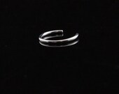 Sterling Silver faux nose ring. Smooth no pierce design. Round wire, polished, shiny. Fake nosering round hoop. Argentium. Clip on nose ring