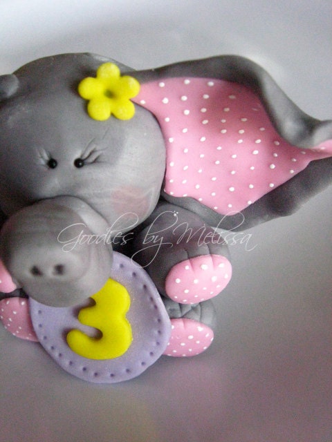 Fondant elephant cake topper