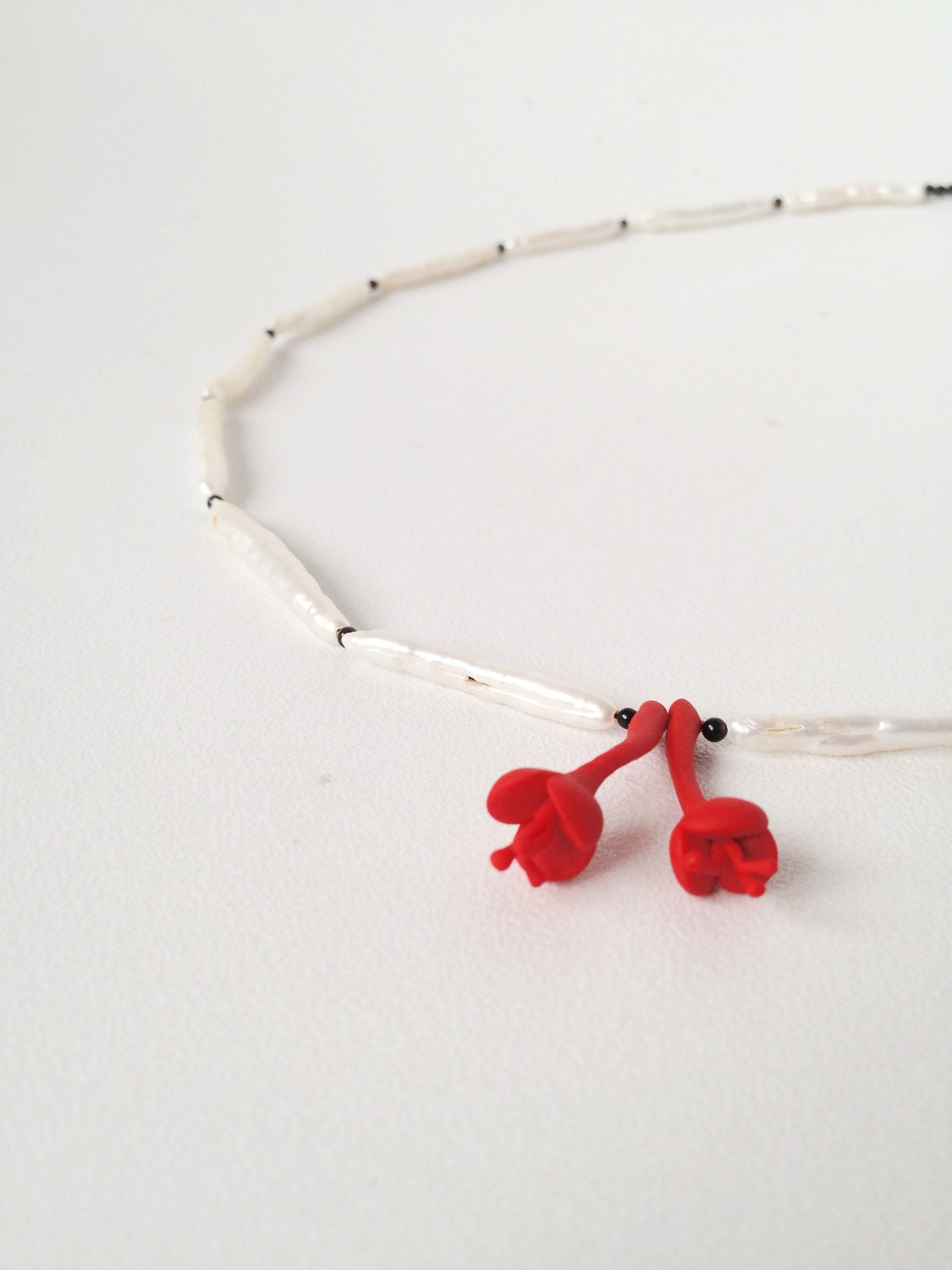 nO.181 'red long flowers between stick pearls' necklace