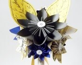 Daisy Bridesmaid Bouquet- 7 inch, 12 flowers, paper flowers, wedding bouquet, handmade, one of a kind, nontraditional, gift