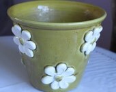 Retro avocado green flower pot