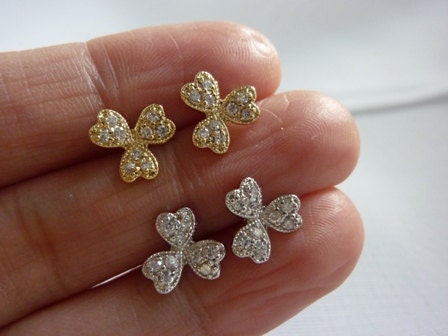 clover stud earrings-clover studs-tiny diamond cz stud earrings-mini flower studs-small gold stud earrings-everyday gold stud earrings