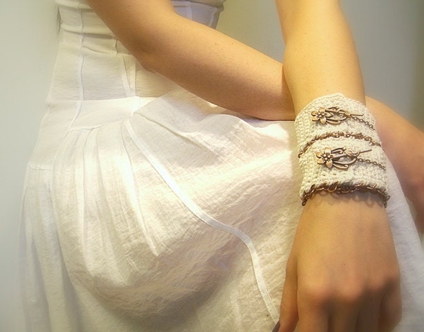 Women's Crochet Cuff Bracelet, Ivory, Cotton Crochet Yarn, Toggle Clasp, Copper, Chain