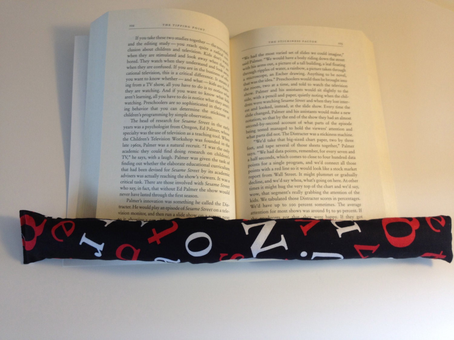 Cotton Book Weight in black, white and red fabric for Reading