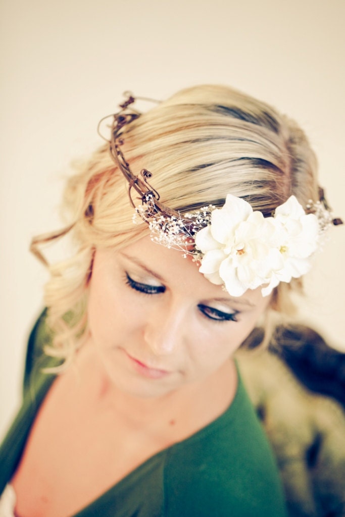 Frosted Natural Vine Crown