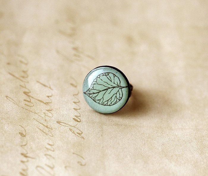 FREE WORLDWIDE SHIPPING - Frosted Leaf Clay Ring