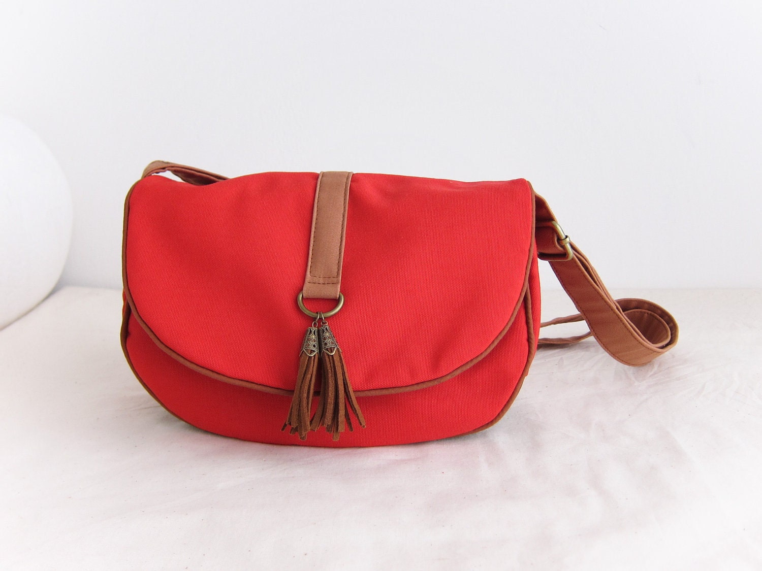 Everyday Adjustable Handbag--Red Daisy (stain, mildew, abrasion, and sunlight resistance exterior fabric)