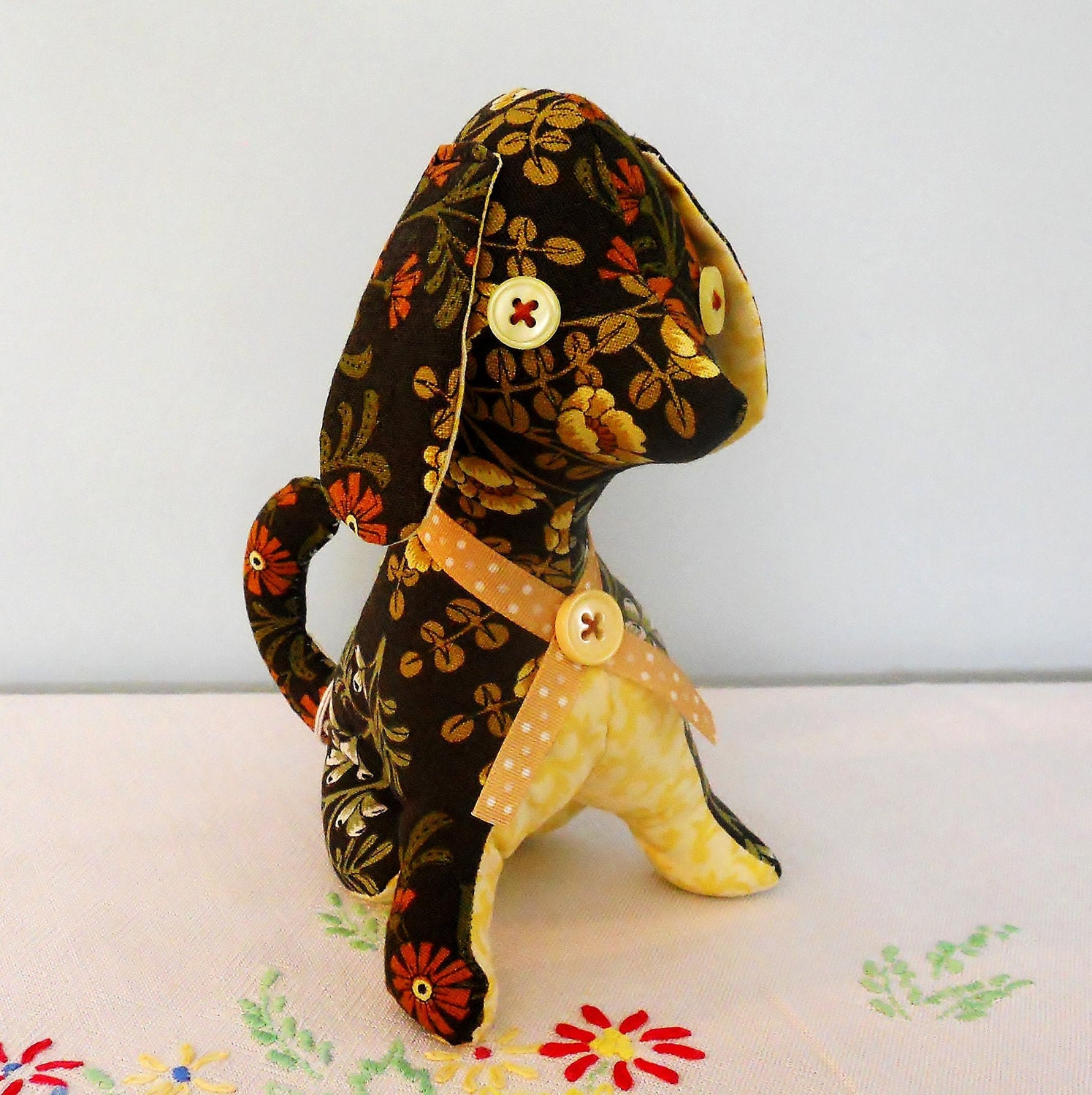 Retro Dog - 70s Vintage Daisy Fabric