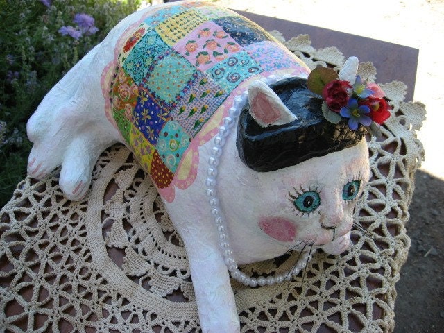 Custom made  Old Fashioned Kitty with Quilt and Pearls, I can make you one