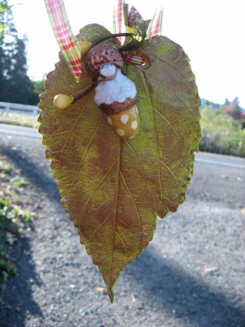 Autumn Leaf Ornament, acorns,berries,Beautiful