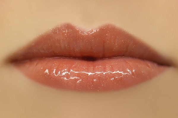 Diva  Lip Gloss in Coral Color