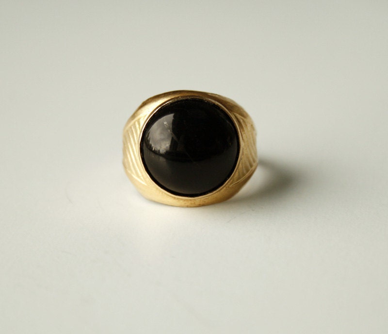 The black eye ring