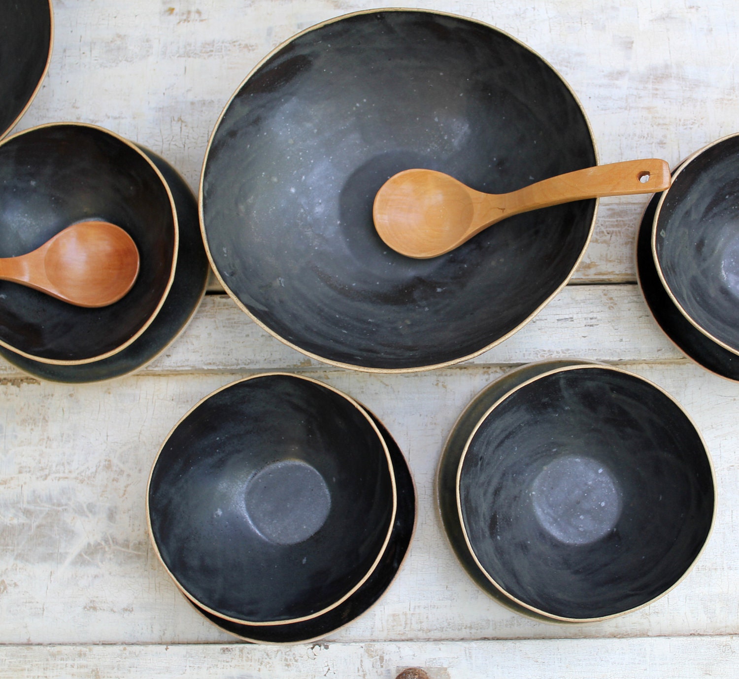 black salad bowl