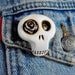 Mini sugar skull brooch with a lovely light pink rose his eye. A little bit dirty flower from any creepy cementery. Ha, ha, ha...