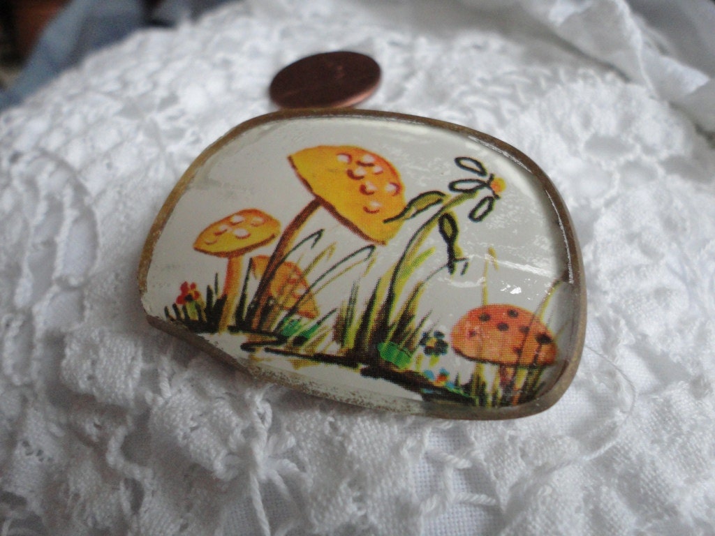 Kitchy Eye Glass Lens Brooch with Mushrooms or Toadstools Vintage Jewelry