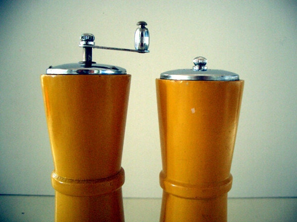 VINTAGE Atomic Mustard Salt & Pepper Shakers