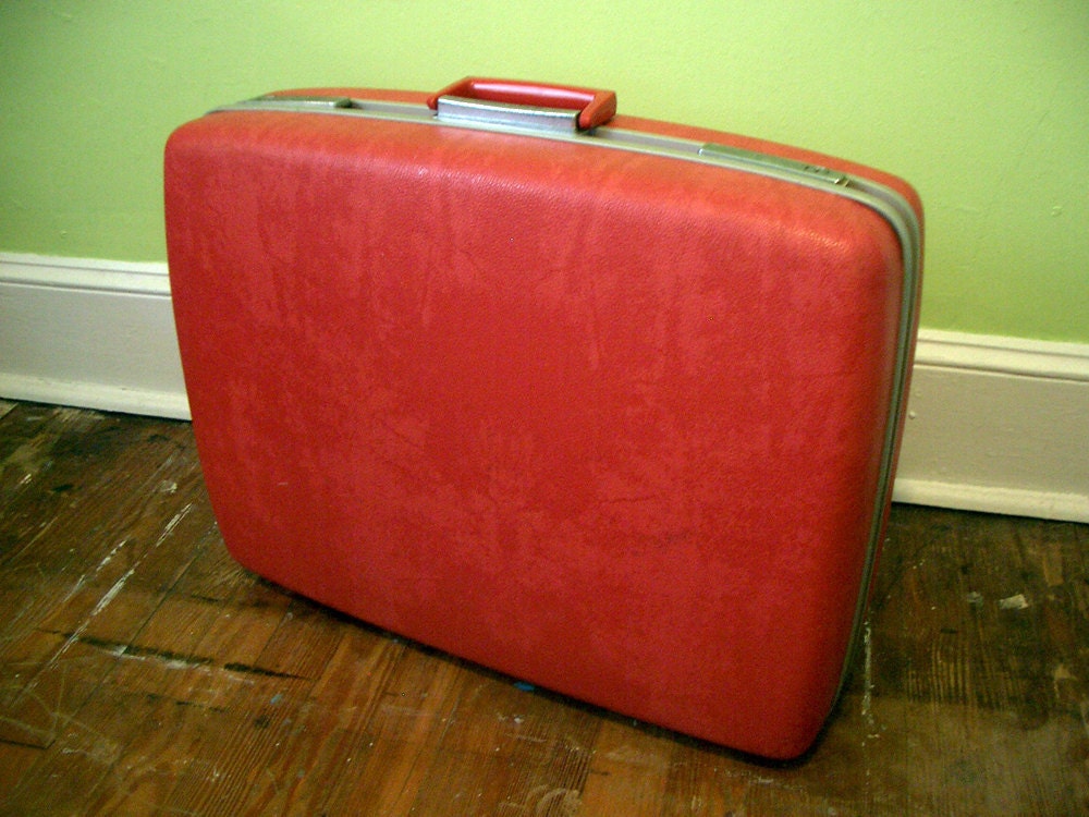 VINTAGE Raspberry Royal Traveler Large Suitcase