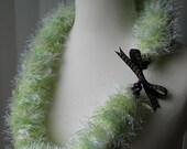 Hawaiian Keepsake Yarn Lei White and Green