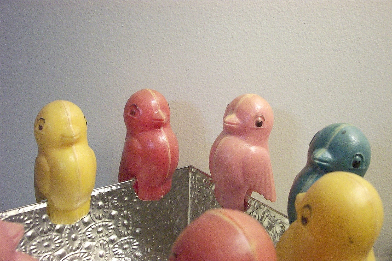 Vintage Clip On Bird Decors Pretty Pastels Set of 8 Early Plastic Ornaments