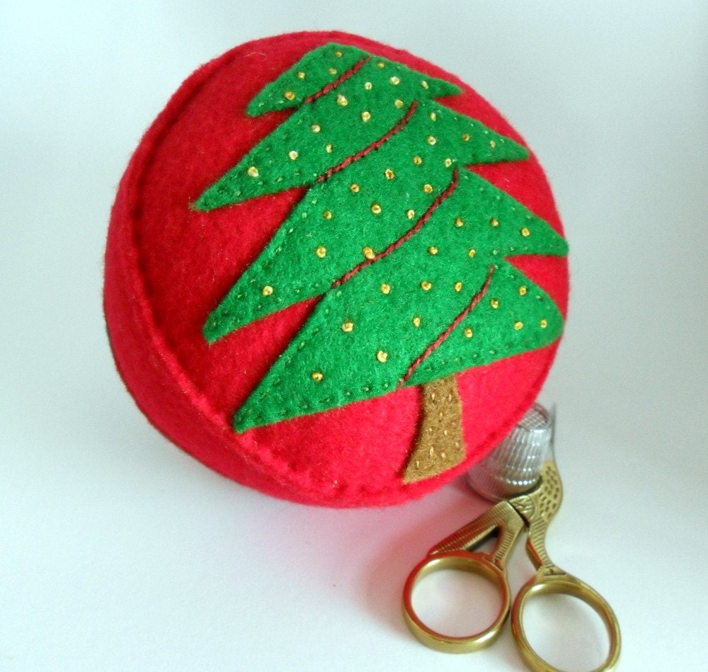 SALE - Christmas tree Pincushion - red green felt handsewn embroidered pincushion