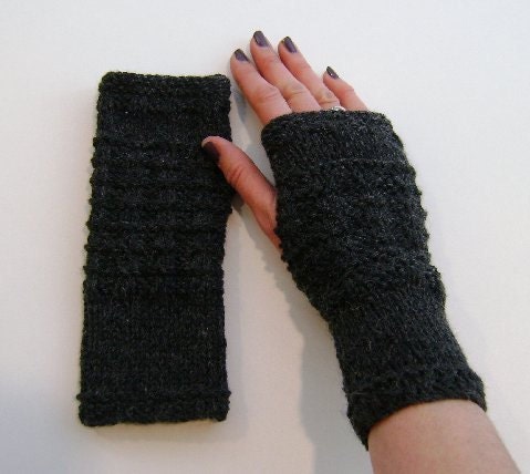 Fingerless Gloves / Mittens / Wrist Warmers in Charcoal Grey Aran Wool