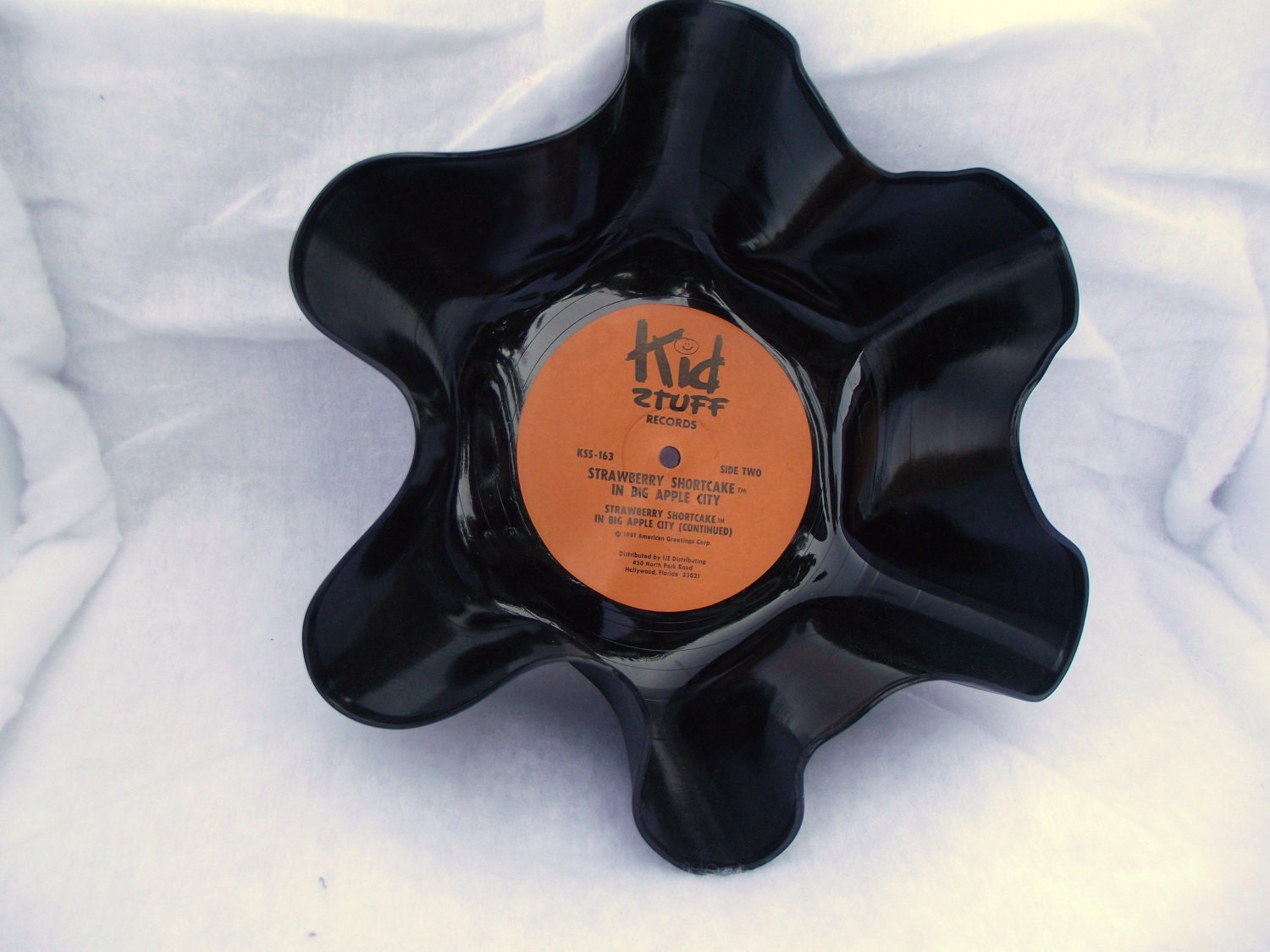 Record Bowls that are great for any party or home decorations Retro Modern Art Decor Geekery Knitting  Wedding Centerpiece  Holder