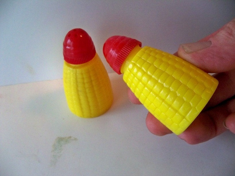 Salt Pepper Lapin Red Yellow Corn Cob Vintage