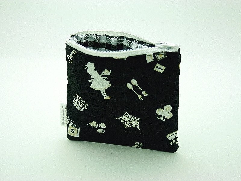 Alice in Wonderland - Kawaii Zippered Coin Purse