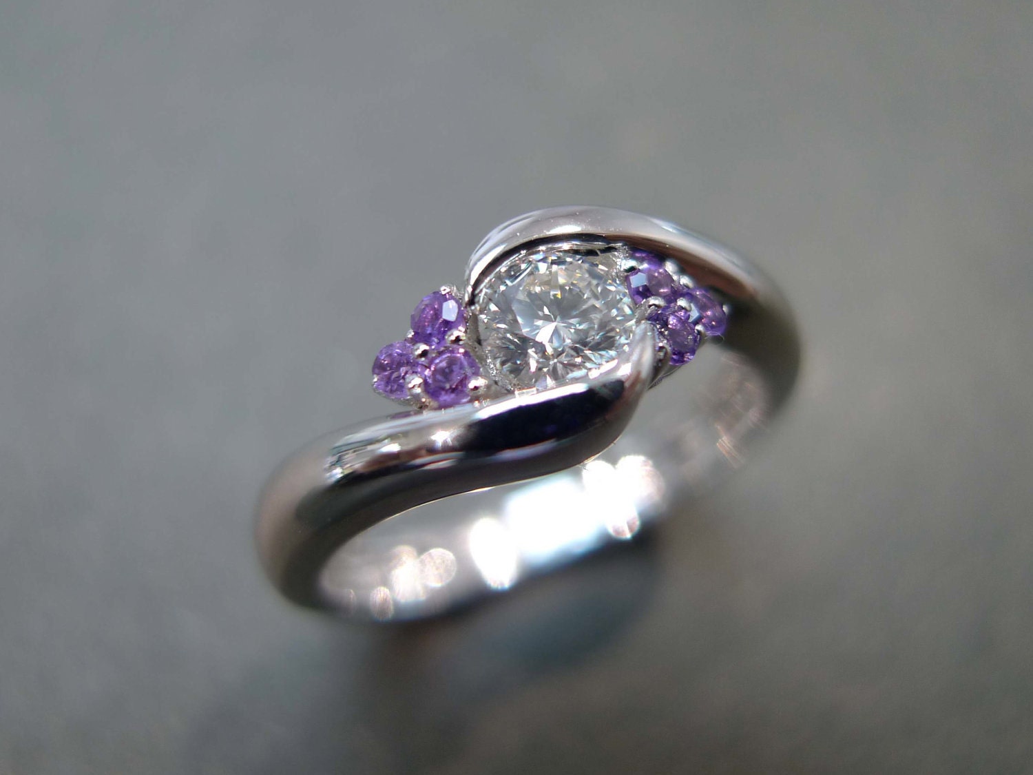Diamonds Wedding Ring with Amethyst in 14K White Gold