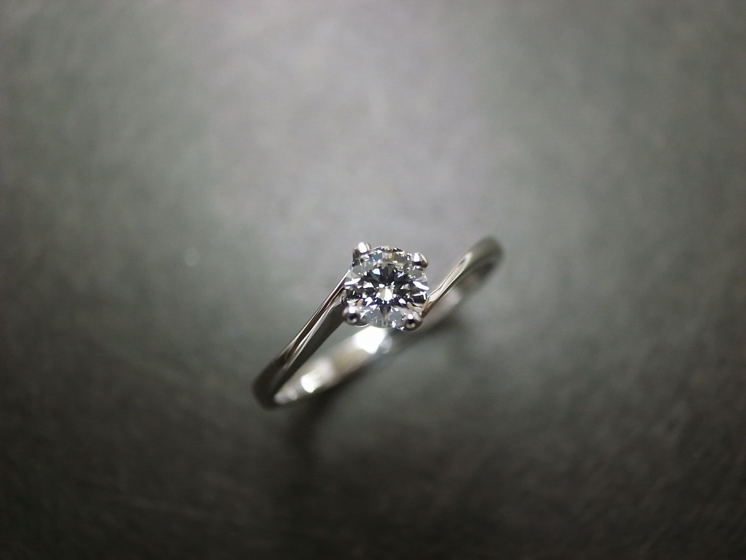 Classic Diamond Engagement Ring in 18K White Gold (0.25ct, F/VS)