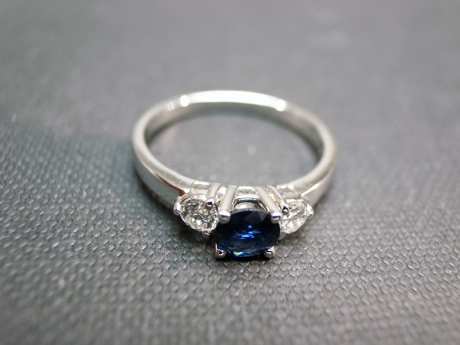 Engagement Ring with Diamond and blue Sapphire in 14K White Gold