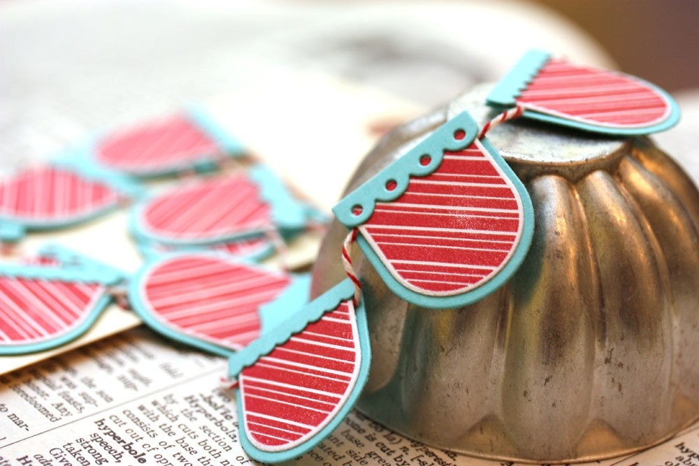 Round Mini Paper Bunting Flags - Tropical Blue and Red