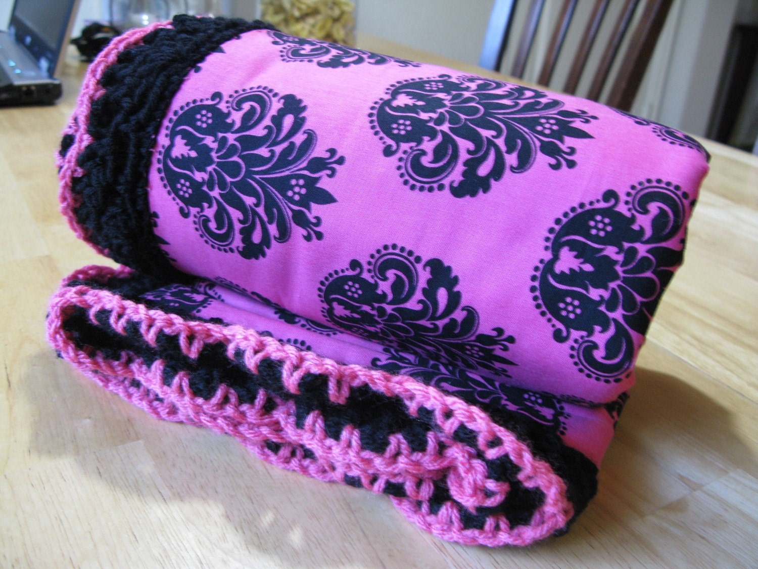 Crochet blanket pattern in pink and black, PDF