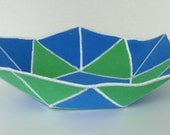 Original design pattern, upcycled jeans or t-shirt fabric bowl, pentagon base, triangle sides